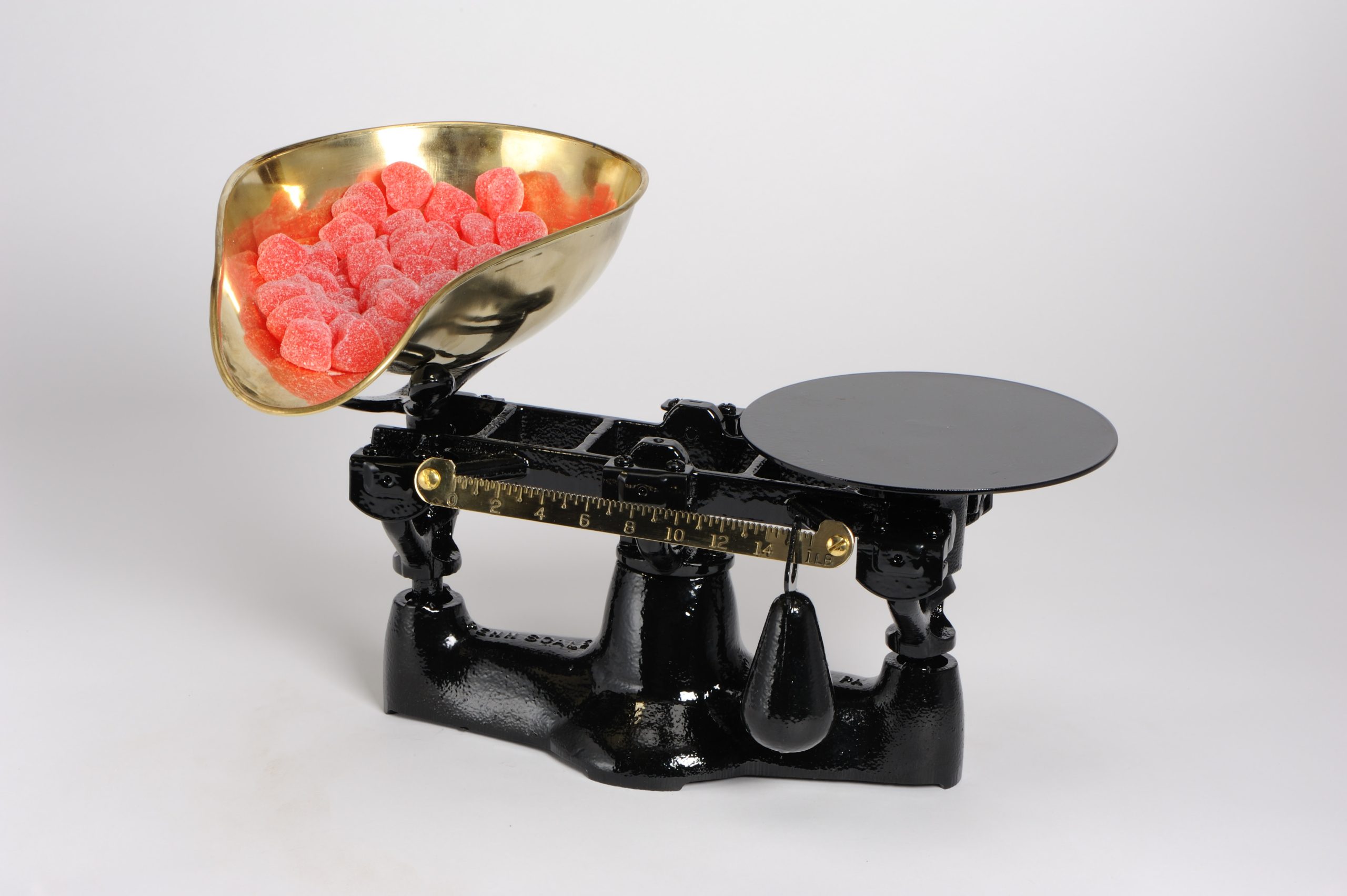 1304 B 4 lb heirloom scale with brass scoop by Penn Scale in the USA