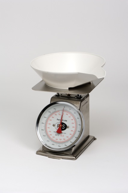 P-2 24 oz spring scale with 10 RD Scoop by Penn Scale